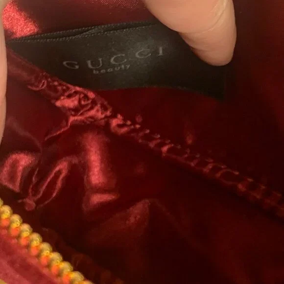 Velvet Gucci Beauty Limited Edition Makeup Bag - Picture 3 of 10